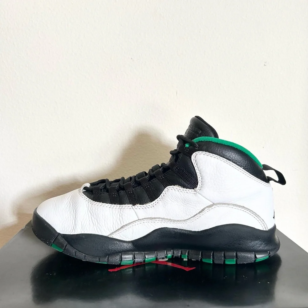 AUTHENTIC Jordan 10 Retro Seattle size 10 310805-137 2019 PRE-OWNED with OG BOX